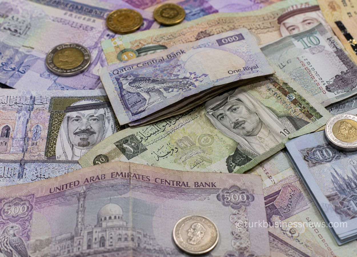 Arab Currencies Edge Lower Against Egyptian Pound in Latest Banking Update